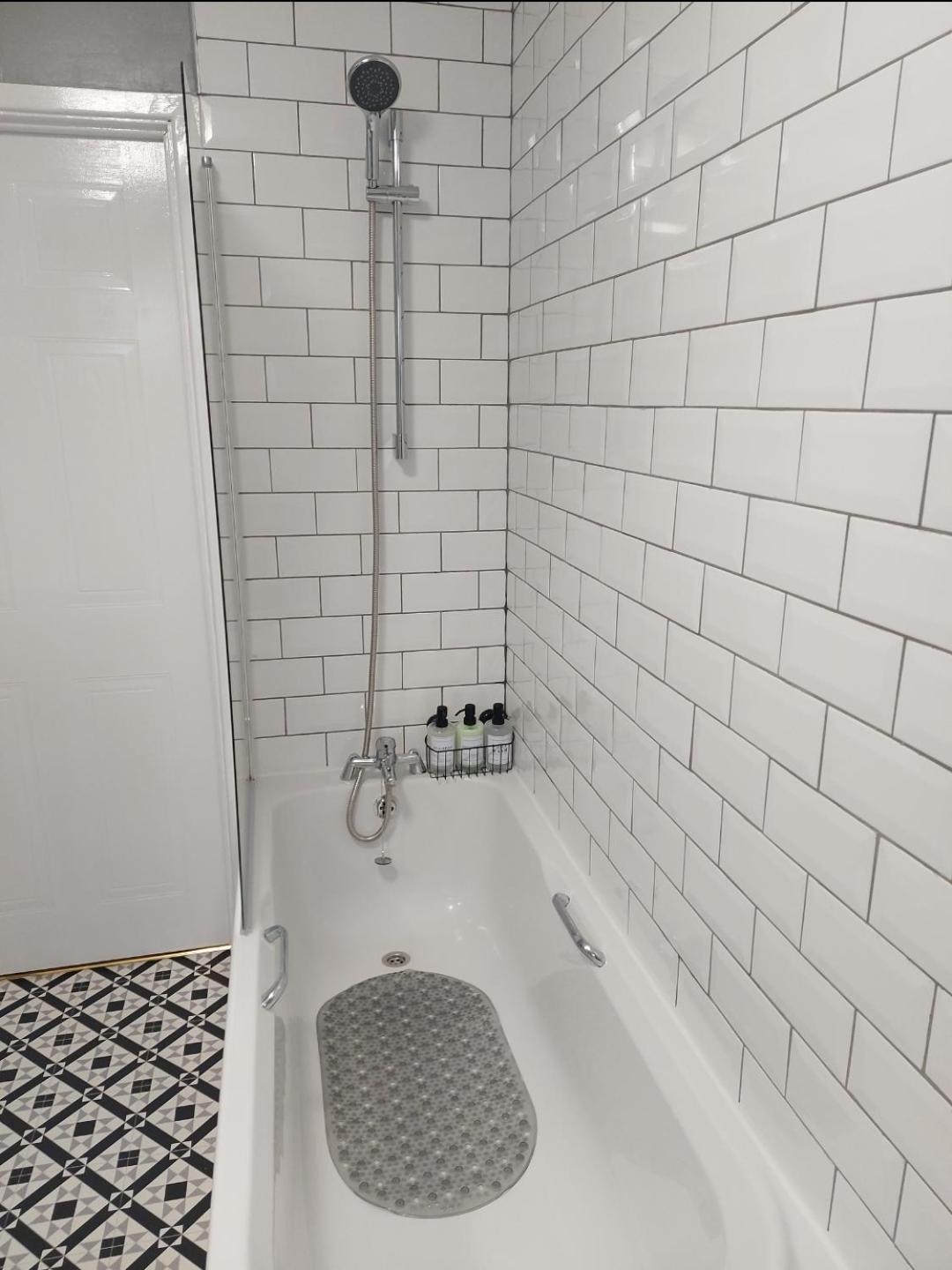 2 Bedroom Apartment Exhall Luaran gambar